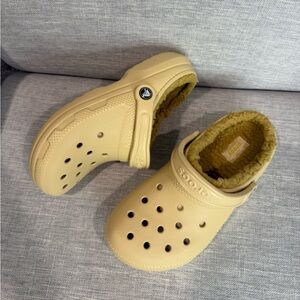 NEW Crocs Classic Lined Clog W7 sesame